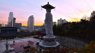 韩国汉城邦吉萨寺庙的延时摄影