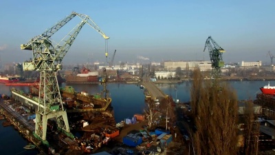 船厂、起重机、码头、工地和船舶的架空