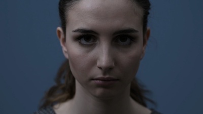 愤怒的女人说不