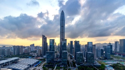 深圳现代建筑天际线从黄昏开始延时/深圳，中国。