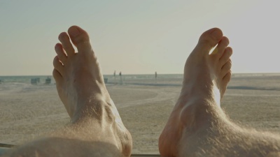 男足视角放松日落佛罗里达海滩夏天