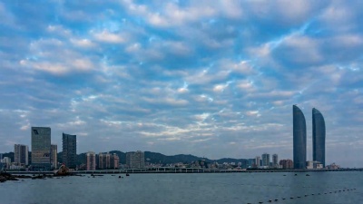 Timelapse-厦门天际线，马来西亚国家石油公司双塔大厦，中国