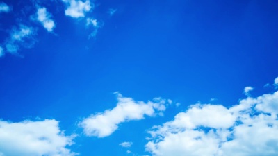 云在天空中飞过时间的流逝