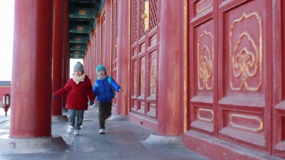 儿童旅游游览紫禁城