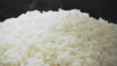 把番茄酱放在顶流米饭上