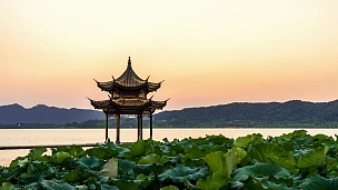 杭州西湖古建筑。日日夜夜