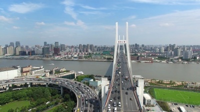 现代城市中心区现代桥梁鸟瞰