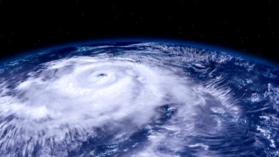 从太空，卫星看，飓风风暴龙卷风席卷地球。缩放
