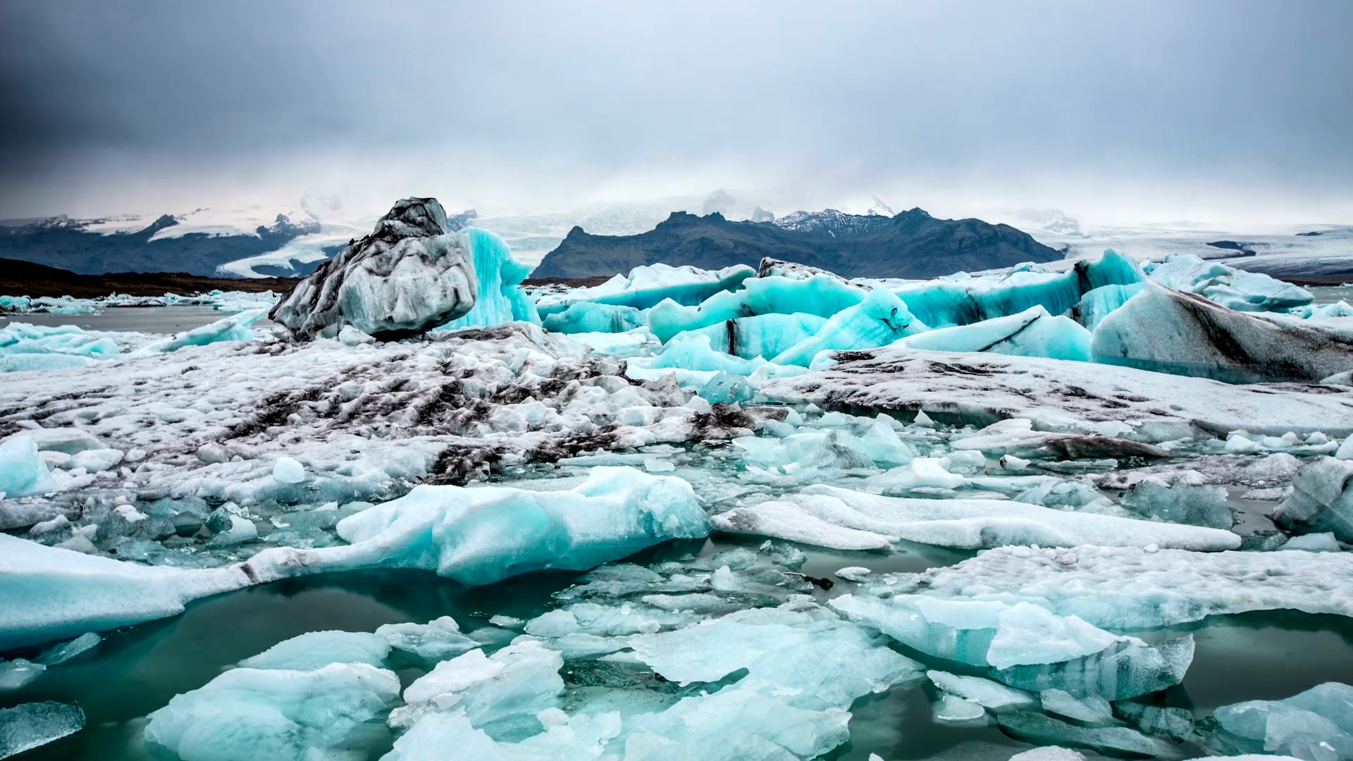 冰岛Jokulsarlon冰川泻湖冰山的延时摄影