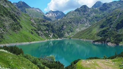 巴尔贝里诺湖景观，高山人工湖。意大利阿尔卑斯山。意大利