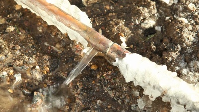 地下冻裂铜水管漏水