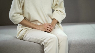 年轻女性月经强烈或胃痛，妇科问题