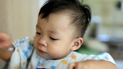 小男孩生病住院了