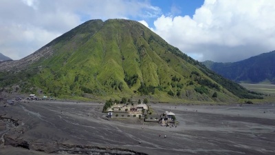   东爪哇Bromo火山的鸟瞰火山口，印度尼西亚Bromo火山的无人机相机鸟瞰