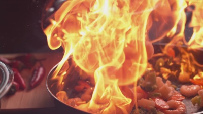 火爆炒菜