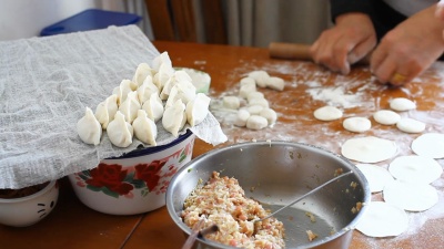 包饺子