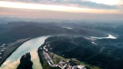 河面鸟瞰