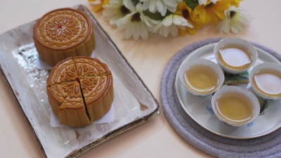 热茶吃月饼