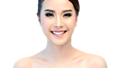 美丽肖像女人美丽的脸在护肤概念。