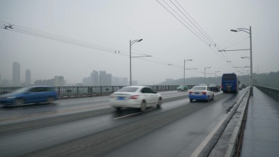雨天武汉市交通桥路全景 中国
