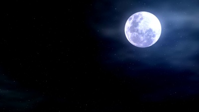 月亮和雾蒙蒙的夜空