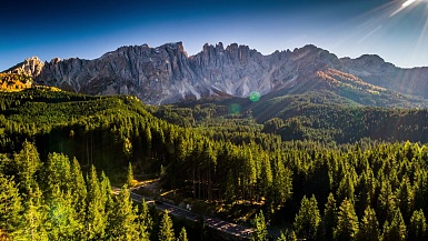 意大利南蒂罗尔拉特马山白云石阿尔卑斯山的航拍