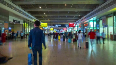武汉市火车站拥挤大厅全景 时差中国
