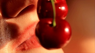吃红樱桃