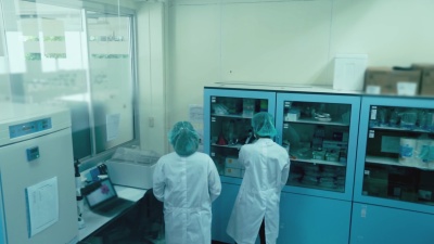 在实验室工作的科学家，概念科学与技术，慢动作