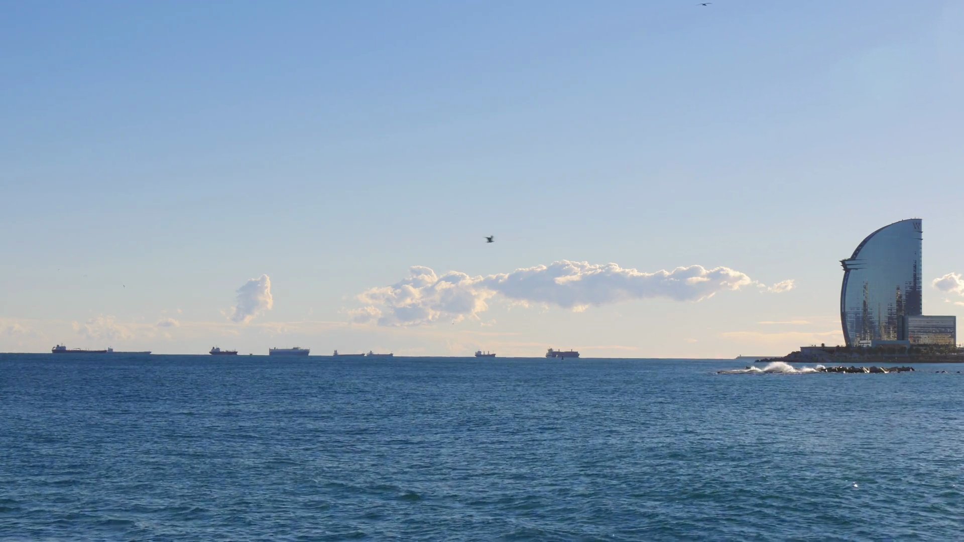 阳光巴塞罗那著名海滩酒店海上全景 西班牙