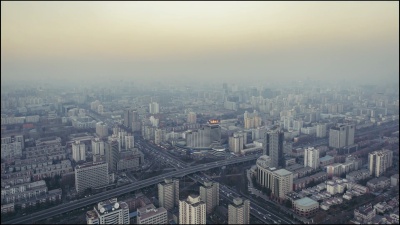 空气污染中的T/L居民区和道路交叉口，日夜转换/北京，中国
