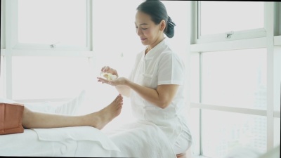 高级按摩师足部按摩