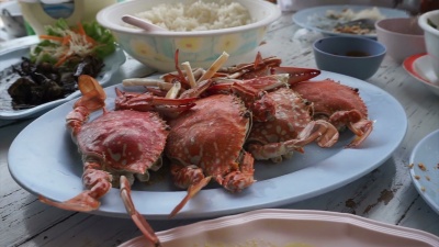 泰国中式海鲜。咖喱粉青蟹蒸蟹肉