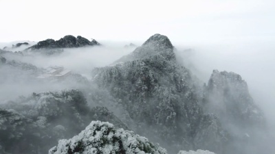 雪中的黄山中国国家公园