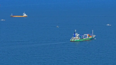 海上集装箱船航拍