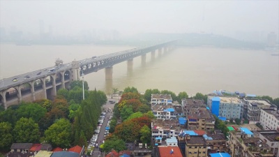 中国日光武汉市交通长江大桥生活区空中俯视 