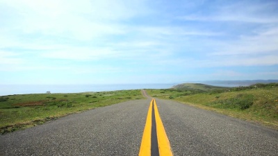 大自然中美丽的乡村道路