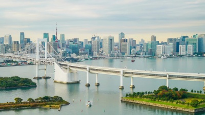 带东京塔的Timelapse Rainbow Bridge