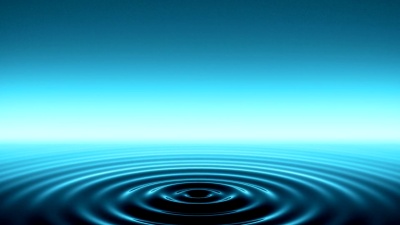 深蓝色水波环背景。