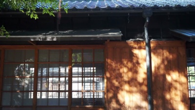 传统的古典日式建筑。玻璃木屋