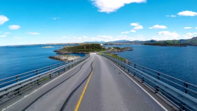 在挪威大西洋公路或大西洋公路(Atlanterhavsveien)上驾驶汽车被授予(挪威世纪建筑)称号。