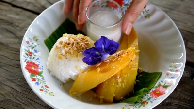 泰国芒果糯米(Khaniaow Ma Muang)。