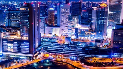 日本大阪市天际线时光灯。
