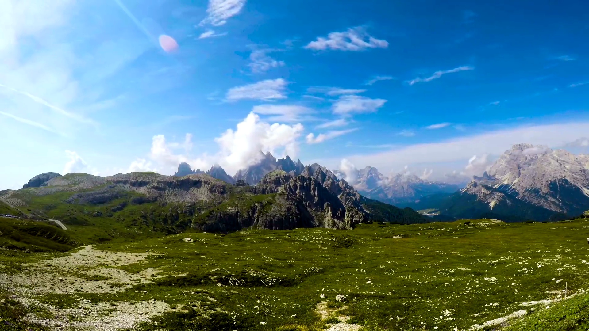 Timelapse国家自然公园Tre Cime在白云山阿尔卑斯山。意大利的美丽自然。