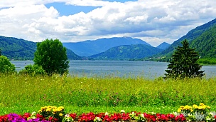 山湖。