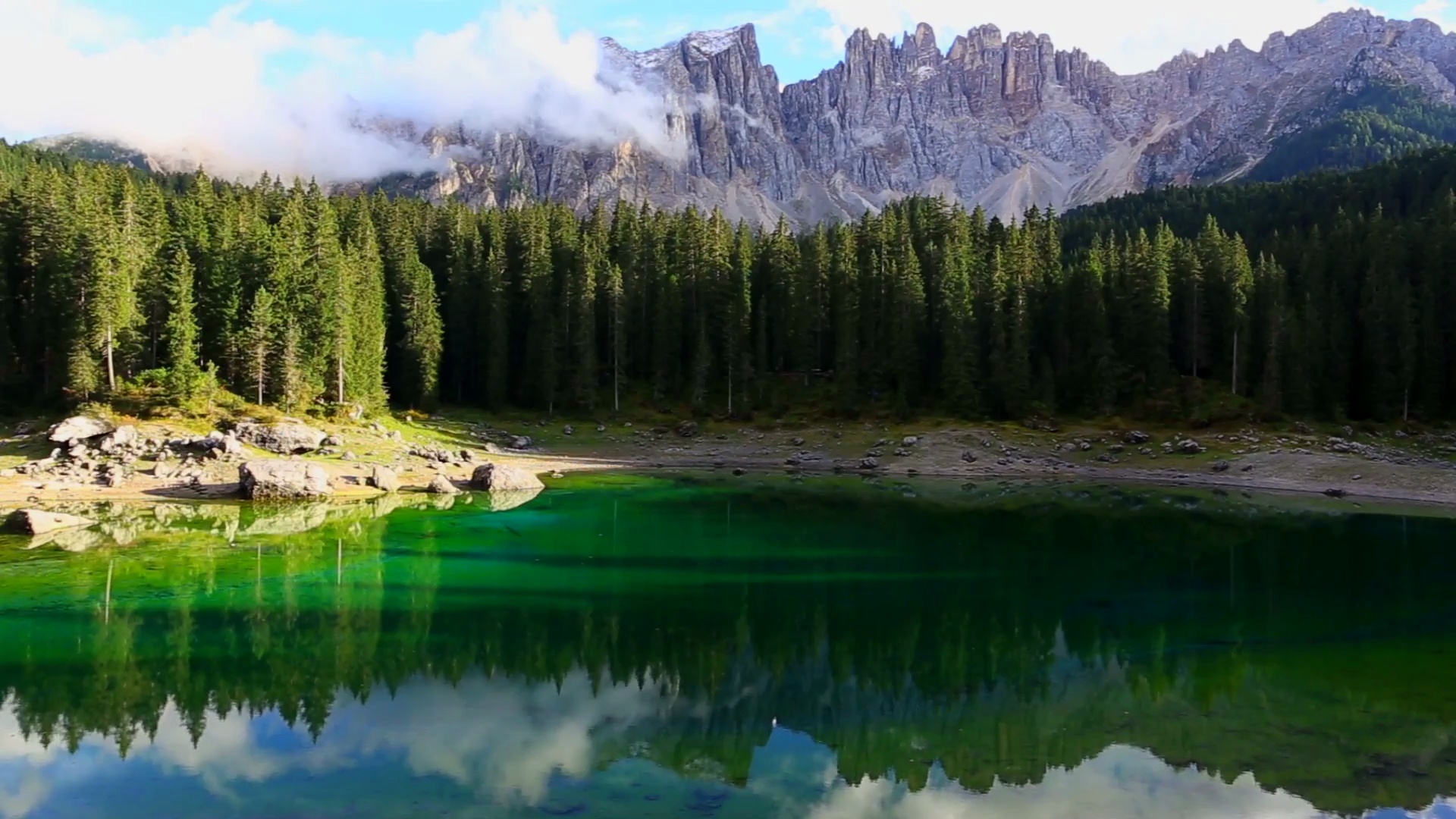 意大利Carezza白云岩Lago di Carezza景观