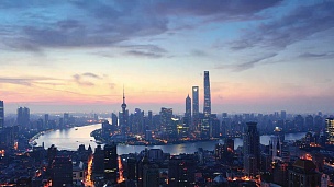 鸟瞰上海，黎明到白天的延时摄影