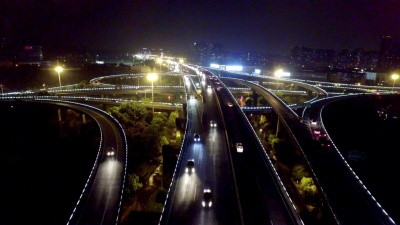 现代城市中心区夜间道路交叉口
