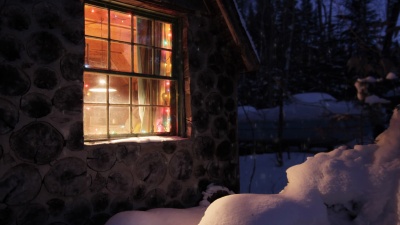 圣诞小屋和雪