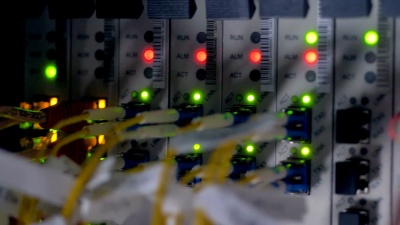 模糊工作网络系统的LED灯。